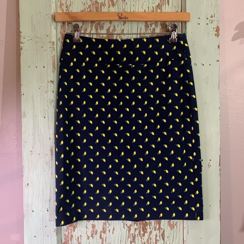 Women’s Margaret M navy blue with lemon print pencil skirt